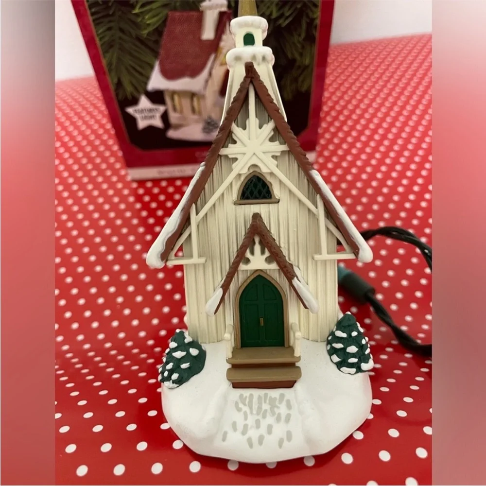 1999 HALLMARK Keepsake Lighted Colonial Church Christmas Ornament